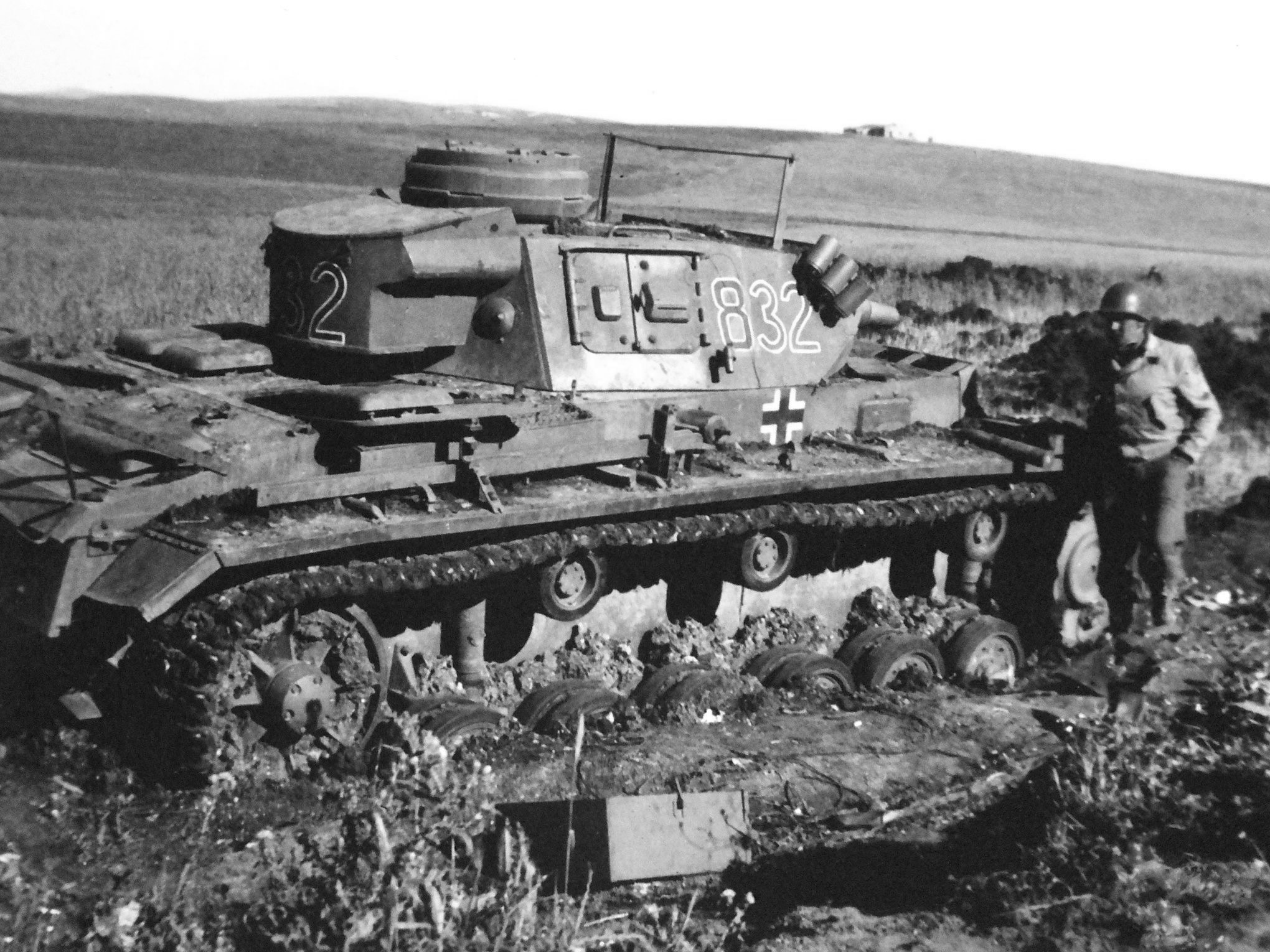 Pz.Kpfw. III Ausf.N (Fgst.Nr.74961)(ex.L) DAK, s.Pz.Abt.501, #832 1943 {007}{a} El Guettar, Tunisia.jpg
